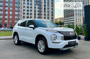 Внедорожник / Кроссовер Mitsubishi Outlander 2021 в Киеве