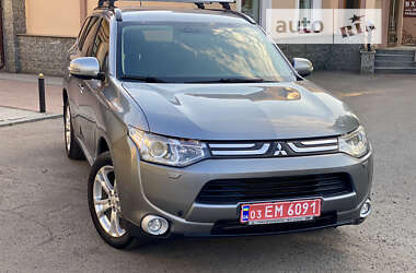 Внедорожник / Кроссовер Mitsubishi Outlander 2013 в Полтаве