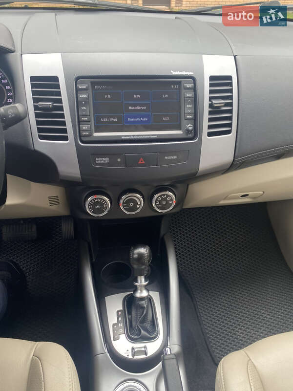 Внедорожник / Кроссовер Mitsubishi Outlander 2012 в Чернигове
