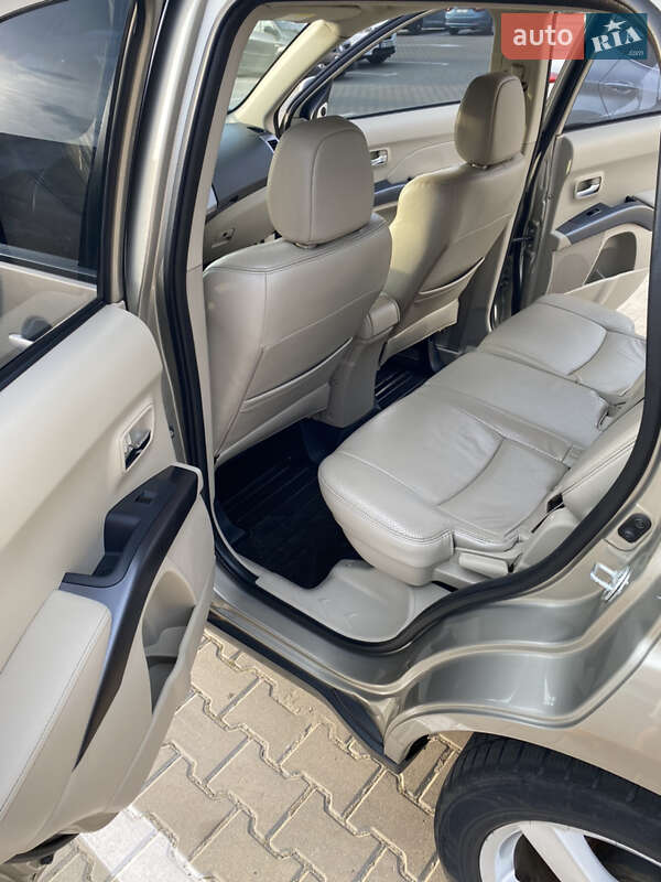 Позашляховик / Кросовер Mitsubishi Outlander 2007 в Києві