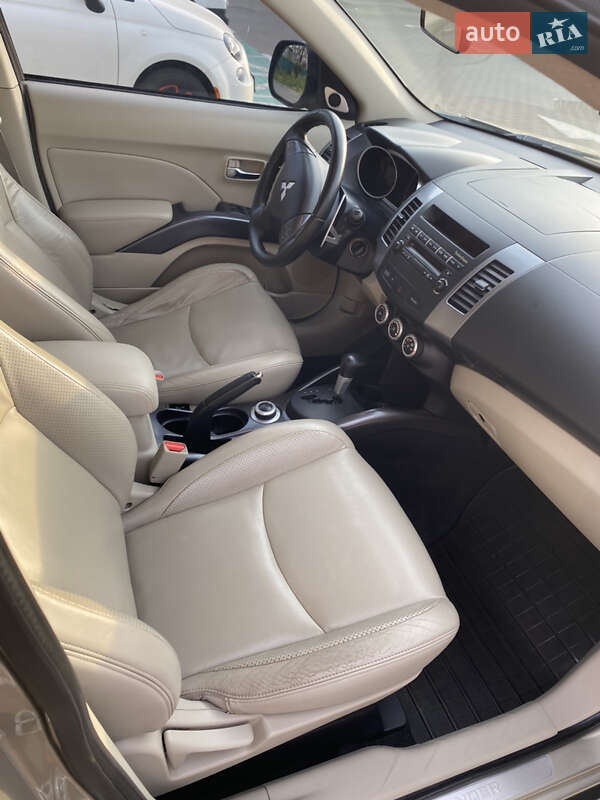 Позашляховик / Кросовер Mitsubishi Outlander 2007 в Києві