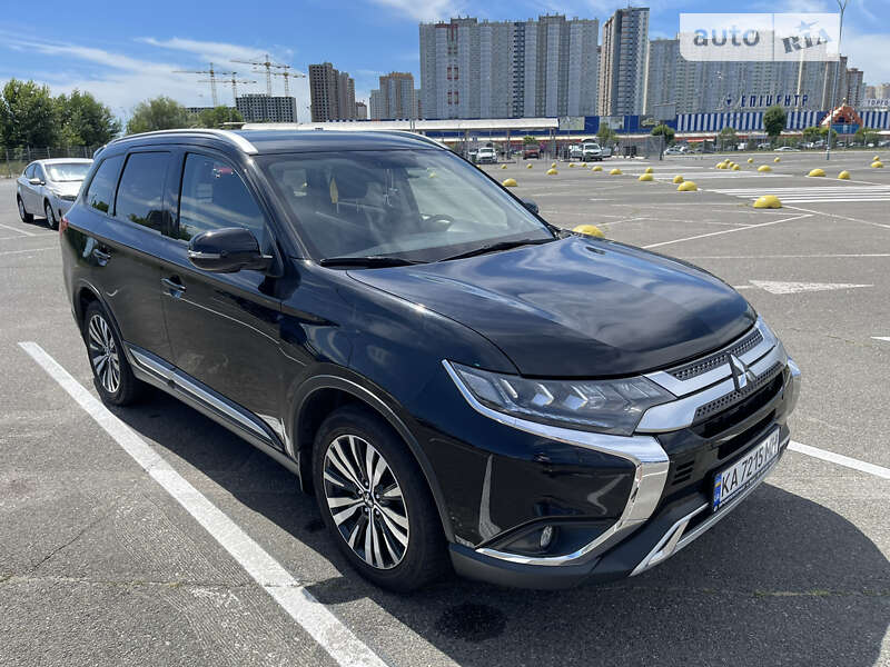 Позашляховик / Кросовер Mitsubishi Outlander 2018 в Києві