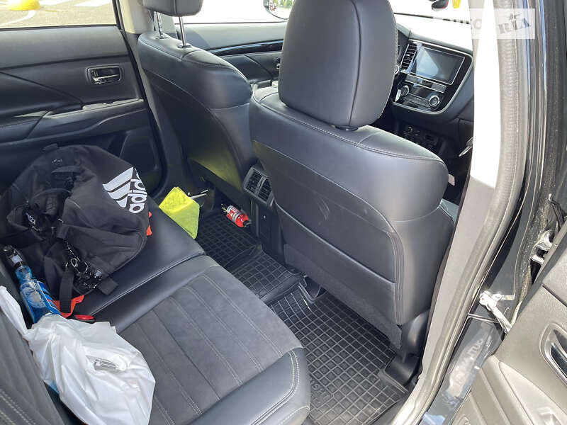 Позашляховик / Кросовер Mitsubishi Outlander 2018 в Києві