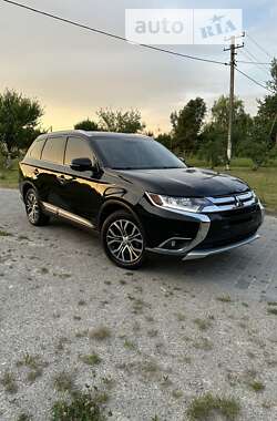 Позашляховик / Кросовер Mitsubishi Outlander 2018 в Івано-Франківську