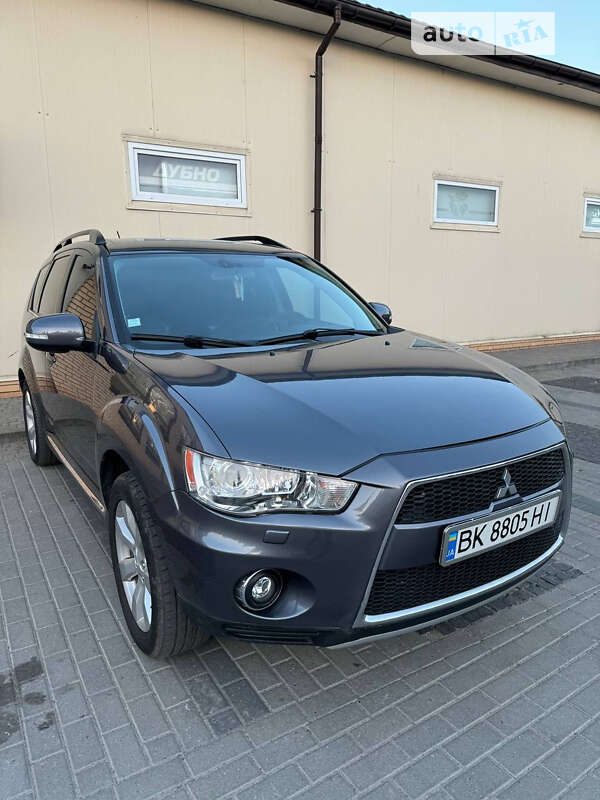 Внедорожник / Кроссовер Mitsubishi Outlander 2011 в Дубно