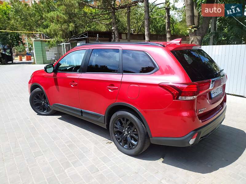 Внедорожник / Кроссовер Mitsubishi Outlander 2017 в Одессе