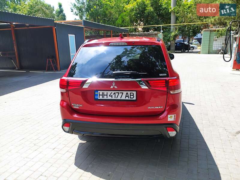 Внедорожник / Кроссовер Mitsubishi Outlander 2017 в Одессе