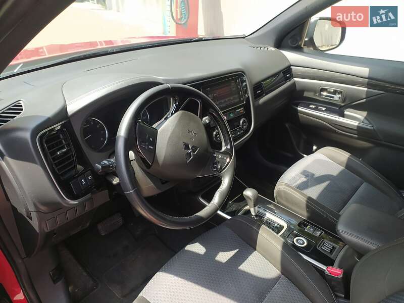 Внедорожник / Кроссовер Mitsubishi Outlander 2017 в Одессе