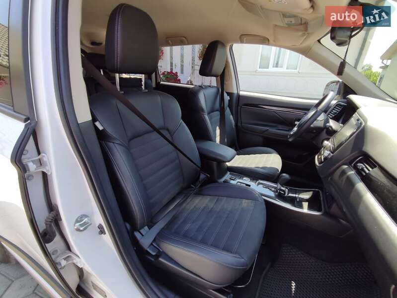 Внедорожник / Кроссовер Mitsubishi Outlander 2021 в Черновцах