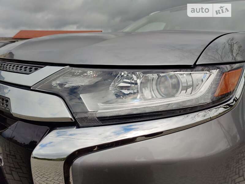 Внедорожник / Кроссовер Mitsubishi Outlander 2018 в Золочеве