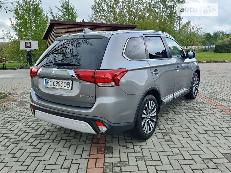Внедорожник / Кроссовер Mitsubishi Outlander 2018 в Золочеве