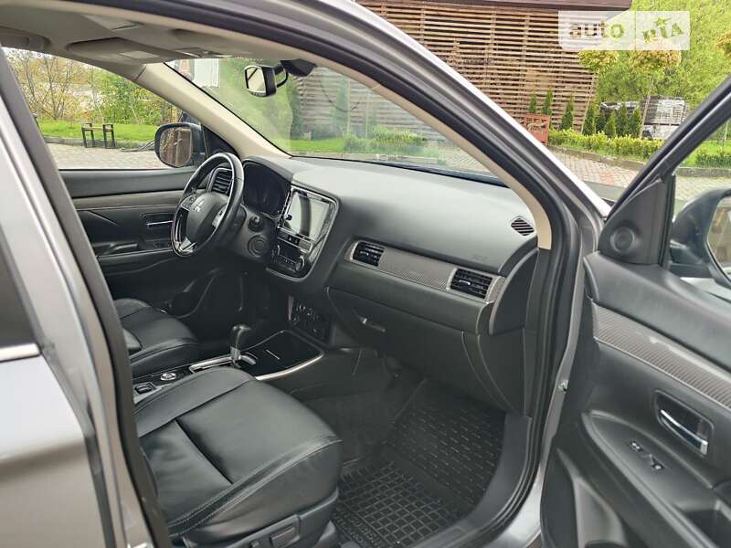 Внедорожник / Кроссовер Mitsubishi Outlander 2018 в Золочеве