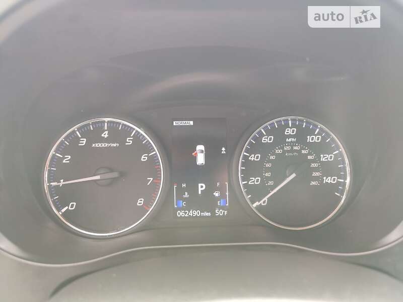 Внедорожник / Кроссовер Mitsubishi Outlander 2018 в Золочеве