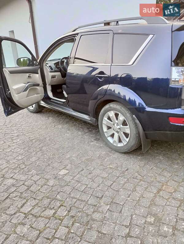 Внедорожник / Кроссовер Mitsubishi Outlander 2011 в Львове