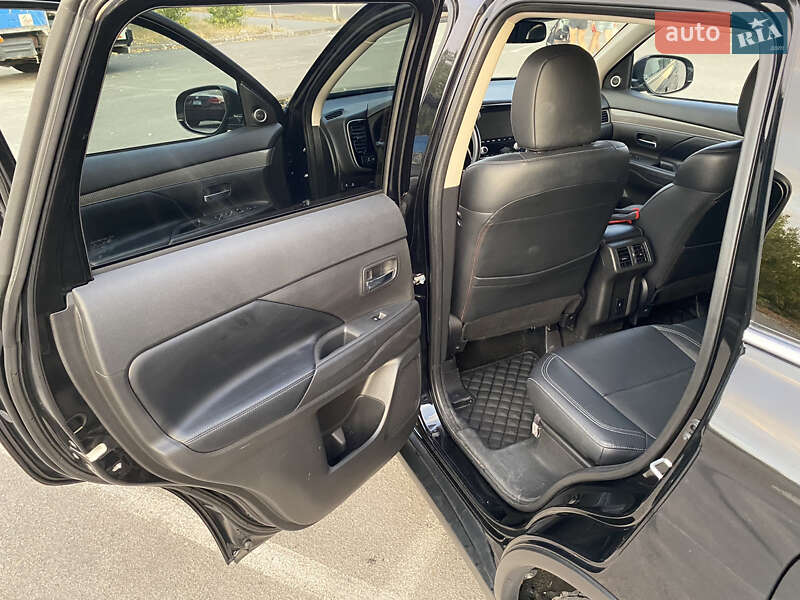 Внедорожник / Кроссовер Mitsubishi Outlander 2020 в Запорожье