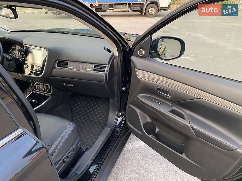 Внедорожник / Кроссовер Mitsubishi Outlander 2020 в Запорожье