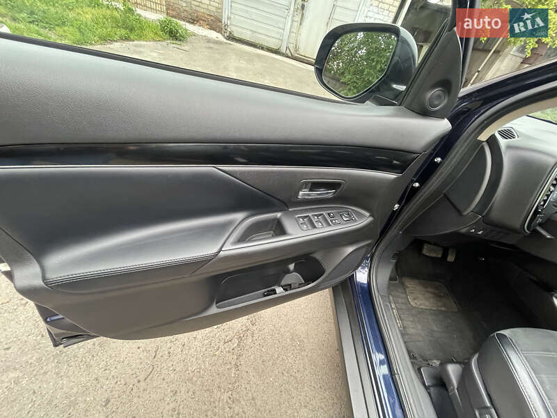 Позашляховик / Кросовер Mitsubishi Outlander 2019 в Кривому Розі