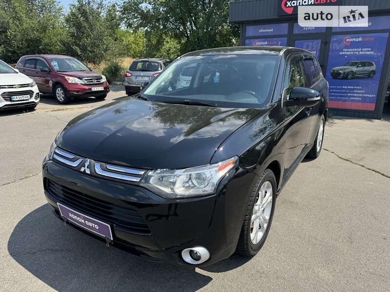 Внедорожник / Кроссовер Mitsubishi Outlander 2013 в 