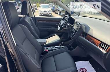 Внедорожник / Кроссовер Mitsubishi Outlander 2013 в 