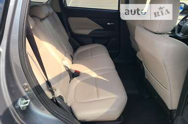 Внедорожник / Кроссовер Mitsubishi Outlander 2014 в Калуше