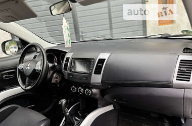 Внедорожник / Кроссовер Mitsubishi Outlander 2011 в Дубно