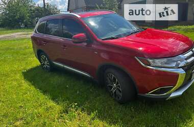 Позашляховик / Кросовер Mitsubishi Outlander 2016 в Києві