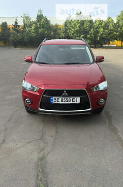 Внедорожник / Кроссовер Mitsubishi Outlander 2012 в Николаеве