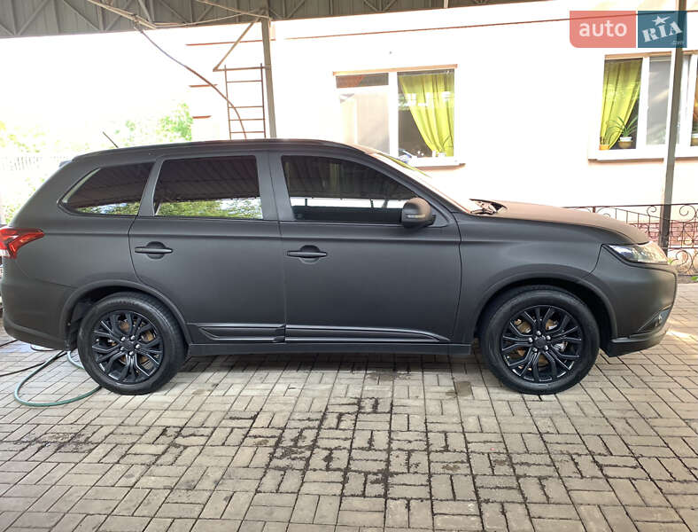 Позашляховик / Кросовер Mitsubishi Outlander 2016 в Запоріжжі