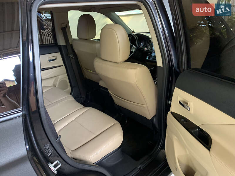 Позашляховик / Кросовер Mitsubishi Outlander 2016 в Запоріжжі