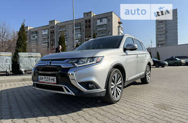 Позашляховик / Кросовер Mitsubishi Outlander 2019 в Житомирі