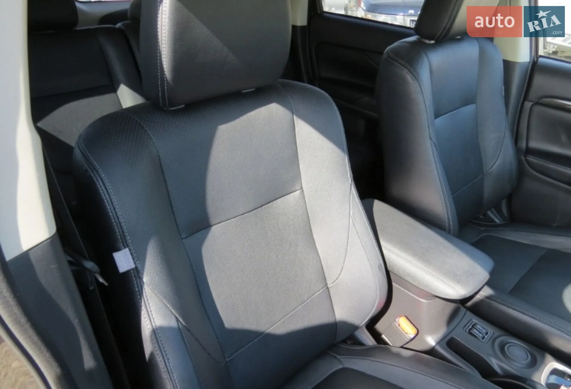 2015 Mitsubishi Outlander - мініатюра 15
