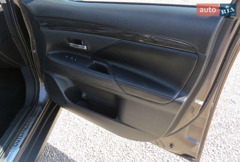 Позашляховик / Кросовер Mitsubishi Outlander 2015 в Кропивницькому