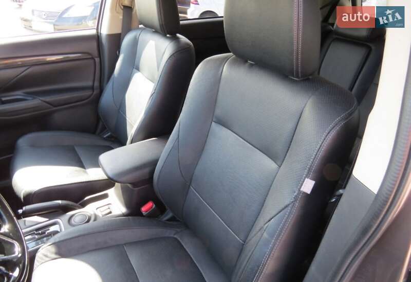 Позашляховик / Кросовер Mitsubishi Outlander 2015 в Кропивницькому