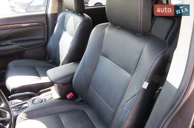 Внедорожник / Кроссовер Mitsubishi Outlander 2015 в 