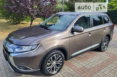 Внедорожник / Кроссовер Mitsubishi Outlander 2015 в Запорожье