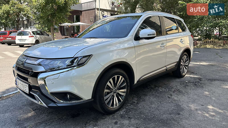 Mitsubishi Outlander 2021