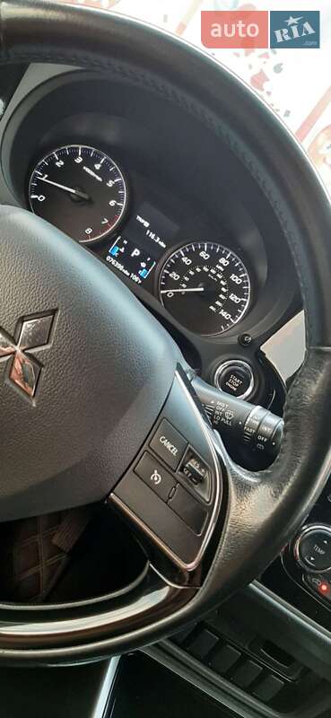 Внедорожник / Кроссовер Mitsubishi Outlander 2017 в Запорожье