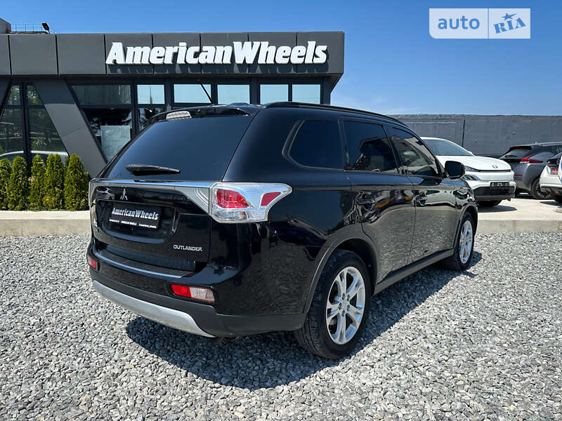 Внедорожник / Кроссовер Mitsubishi Outlander 2014 в Черновцах