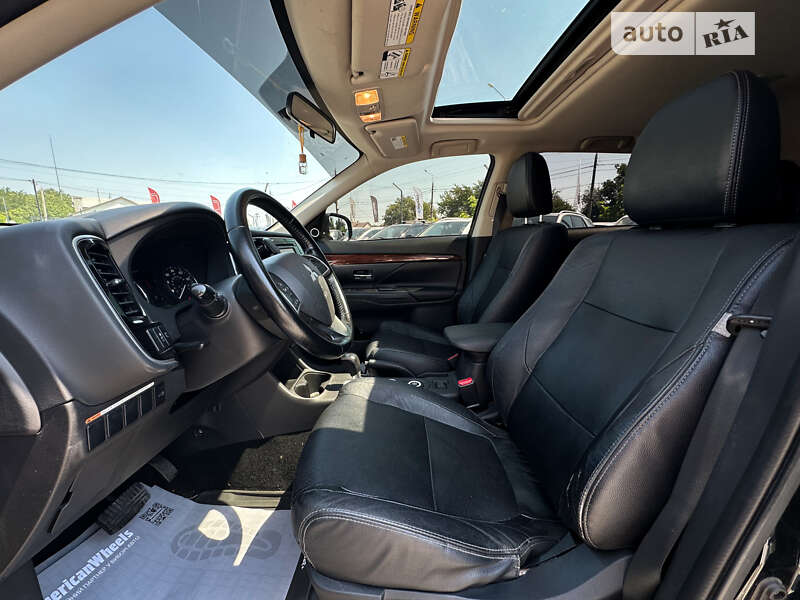 Внедорожник / Кроссовер Mitsubishi Outlander 2014 в Черновцах