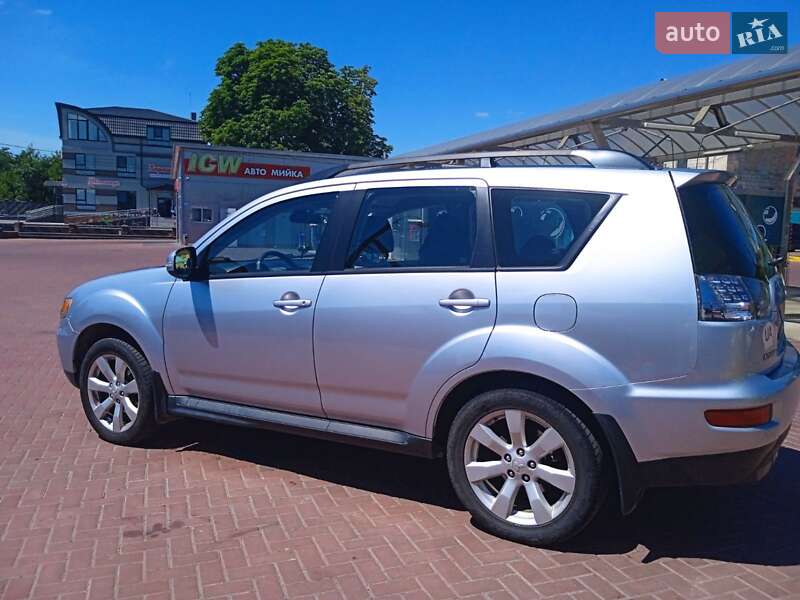 Позашляховик / Кросовер Mitsubishi Outlander 2011 в Рівному