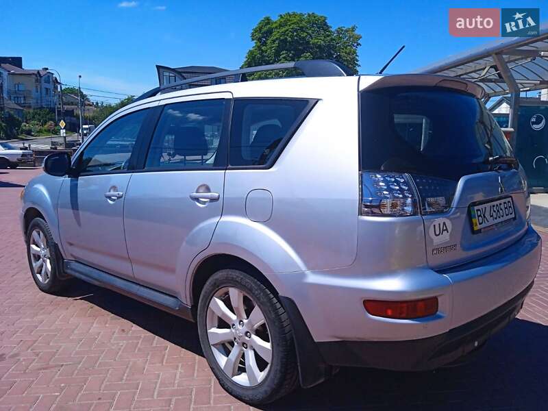 Позашляховик / Кросовер Mitsubishi Outlander 2011 в Рівному