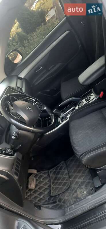 Внедорожник / Кроссовер Mitsubishi Outlander 2017 в Запорожье