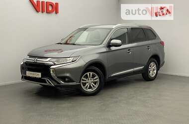 Позашляховик / Кросовер Mitsubishi Outlander 2019 в Києві