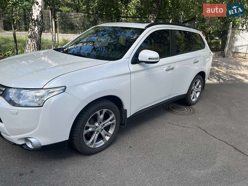 Позашляховик / Кросовер Mitsubishi Outlander 2012 в Києві