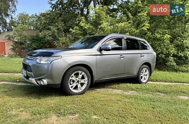 Внедорожник / Кроссовер Mitsubishi Outlander 2013 в Ромнах