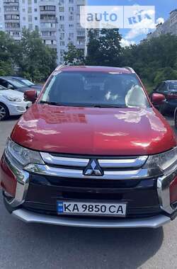 Позашляховик / Кросовер Mitsubishi Outlander 2017 в Києві