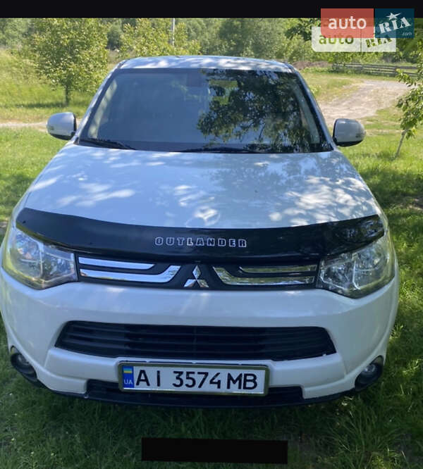 Позашляховик / Кросовер Mitsubishi Outlander 2013 в Києві