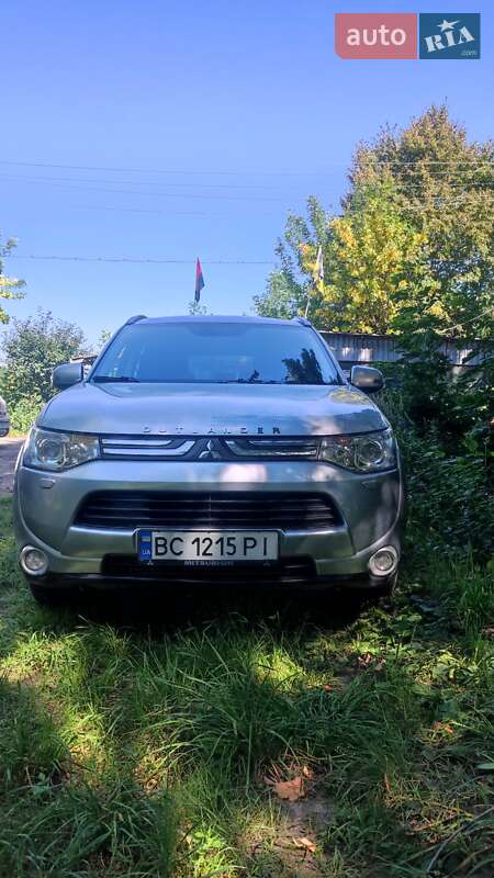 Внедорожник / Кроссовер Mitsubishi Outlander 2013 в Львове