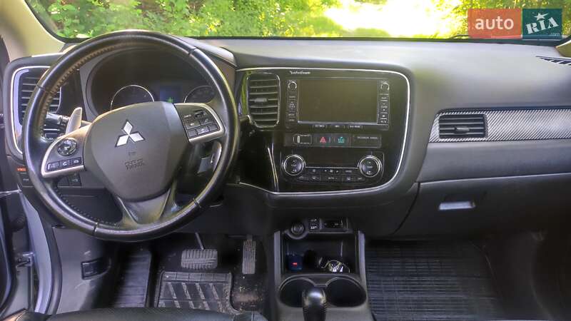 Внедорожник / Кроссовер Mitsubishi Outlander 2013 в Львове