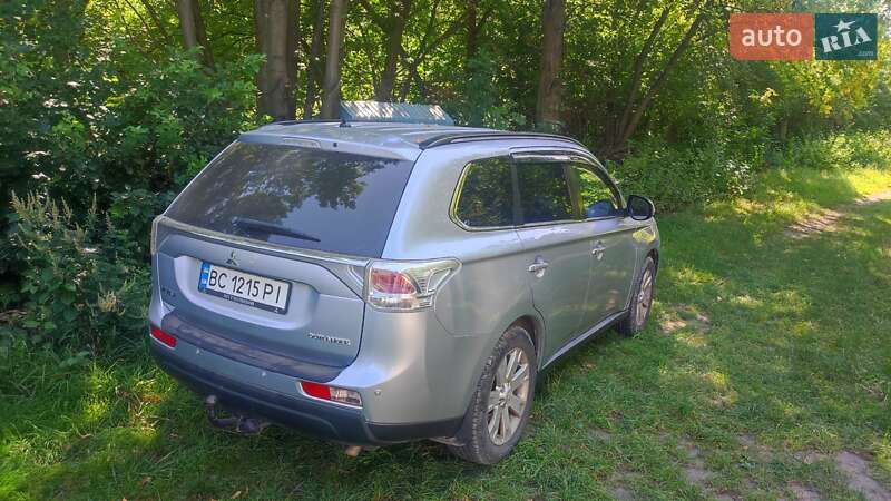 Внедорожник / Кроссовер Mitsubishi Outlander 2013 в Львове